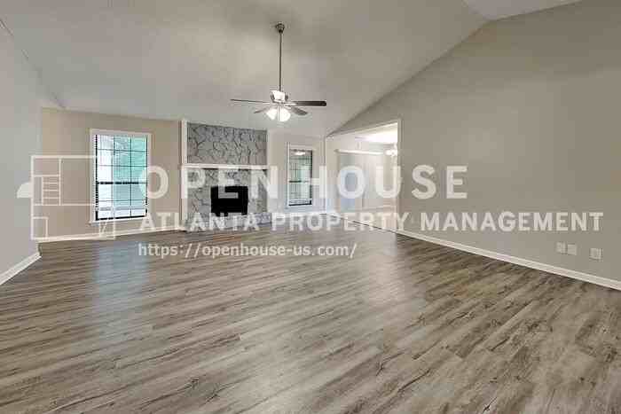 5580 Dorsett Shoals Ln - Photo 4 of 20