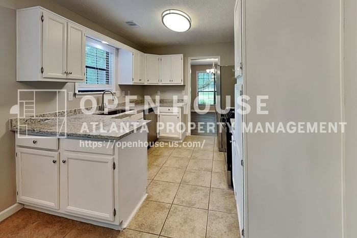 5580 Dorsett Shoals Ln - Photo 6 of 20