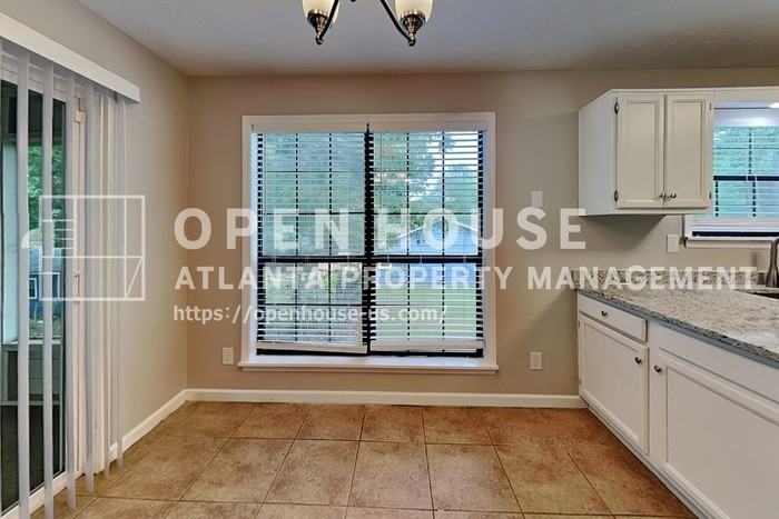 5580 Dorsett Shoals Ln - Photo 7 of 20
