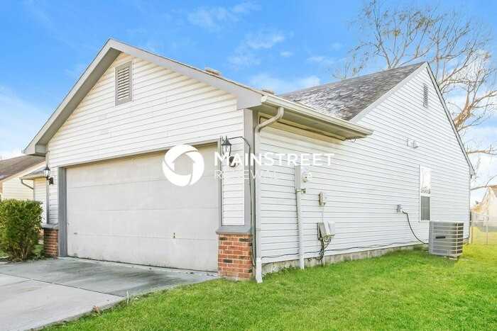 2839 Hazelview Ln - Photo 3 of 16