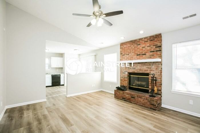 2839 Hazelview Ln - Photo 4 of 16