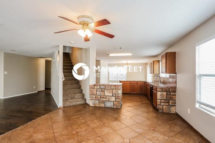 4820 Trail Hollow Dr - Photo 4 of 17
