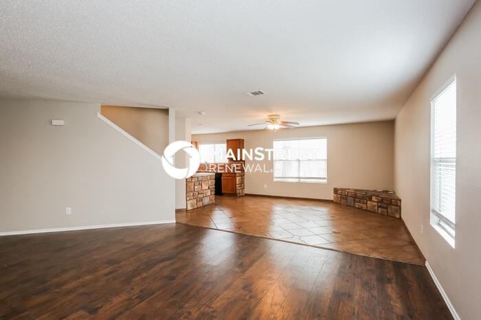 4820 Trail Hollow Dr - Photo 5 of 17
