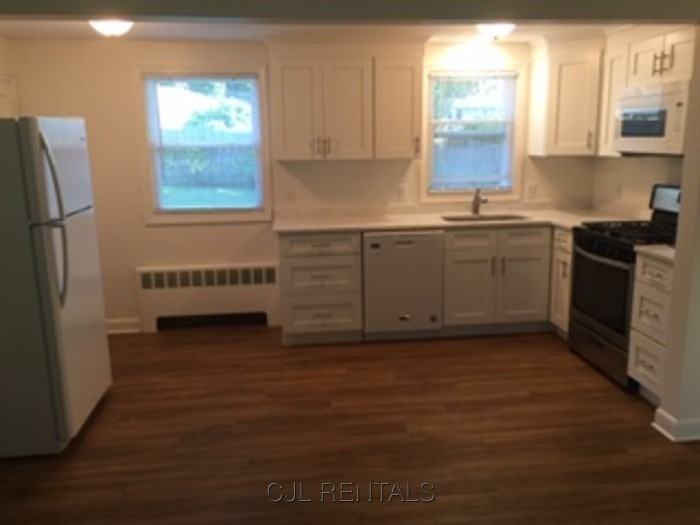 27 Evergreen Ave - Photo 4 of 10