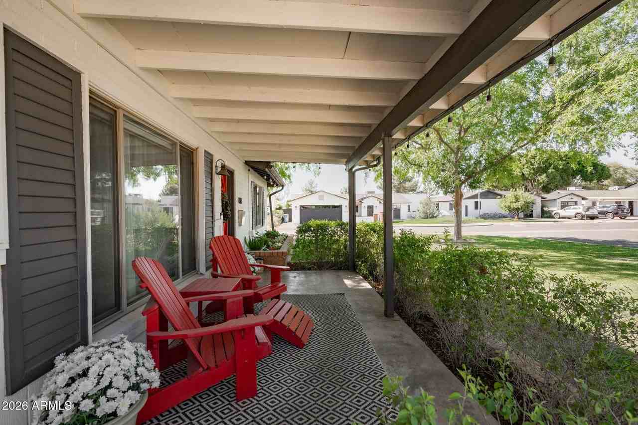 4813 E Fairmount Ave - Photo 2 of 43