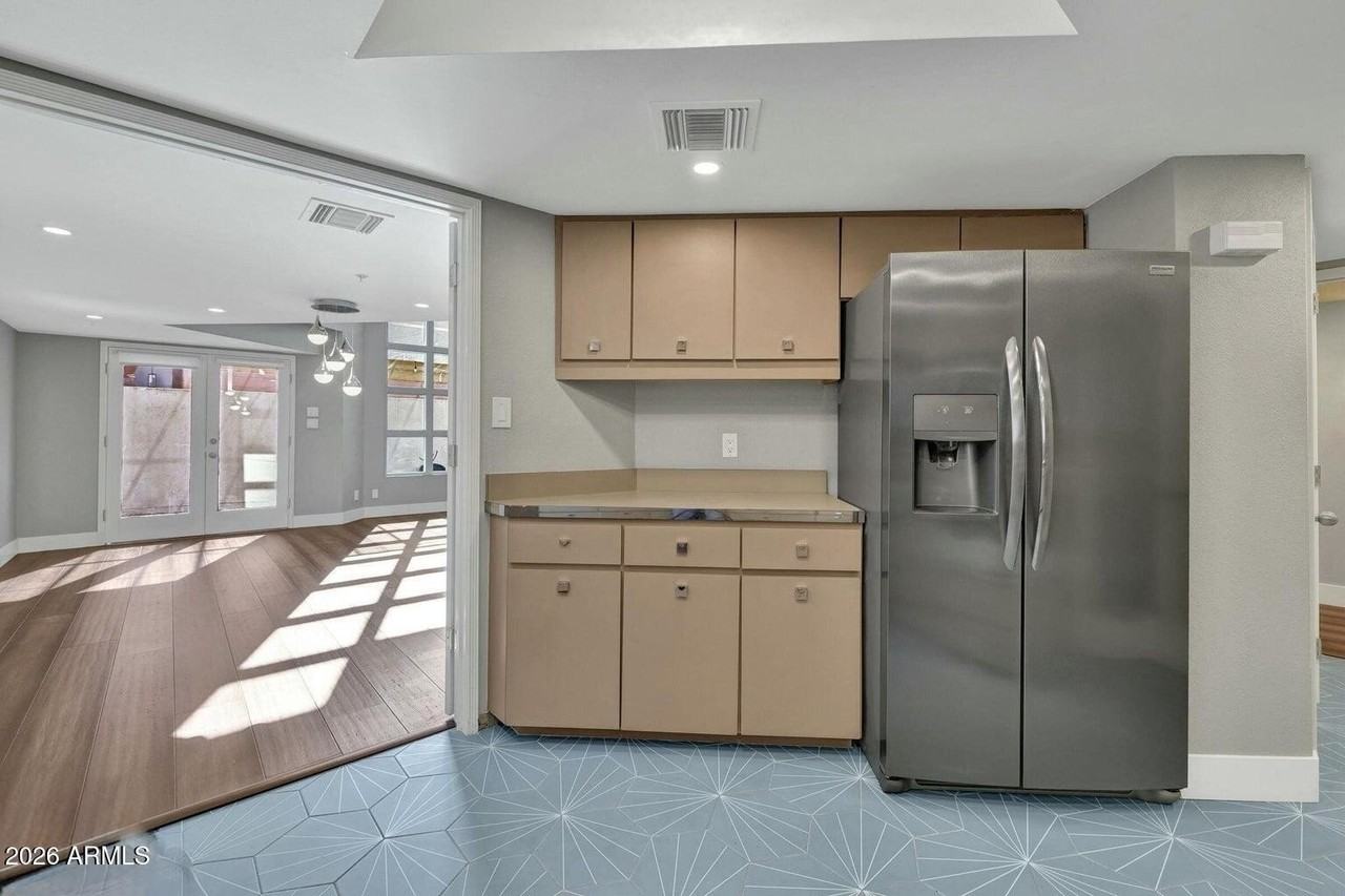 21 W Pasadena Ave #1 - Photo 4 of 14