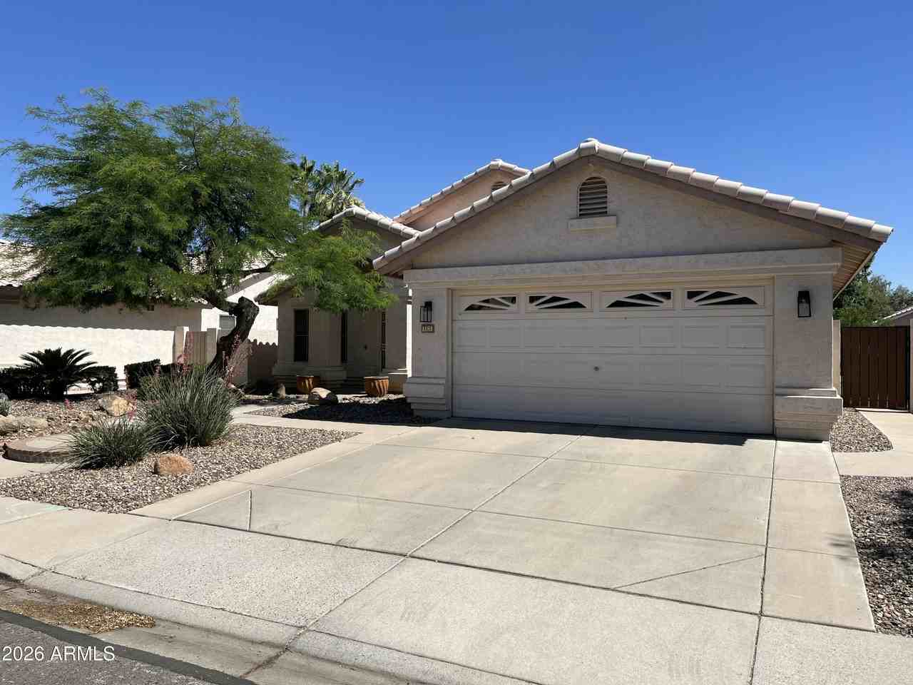 1181 W Goldfinch Way - Photo 3 of 39