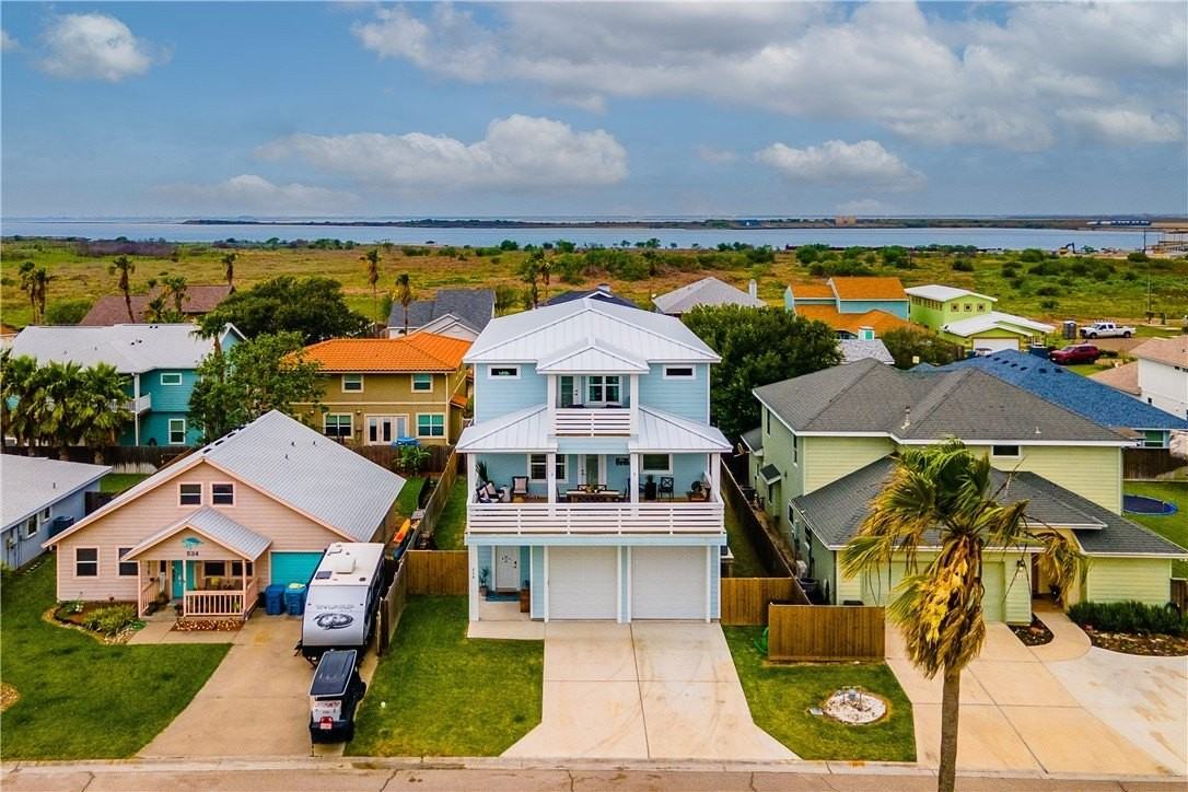 518 Aransas Channel - Photo 2 of 33