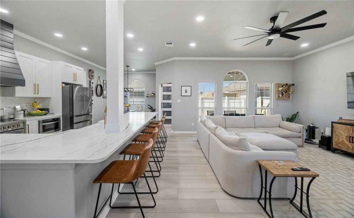 15705 Escapade St - Photo 3 of 19