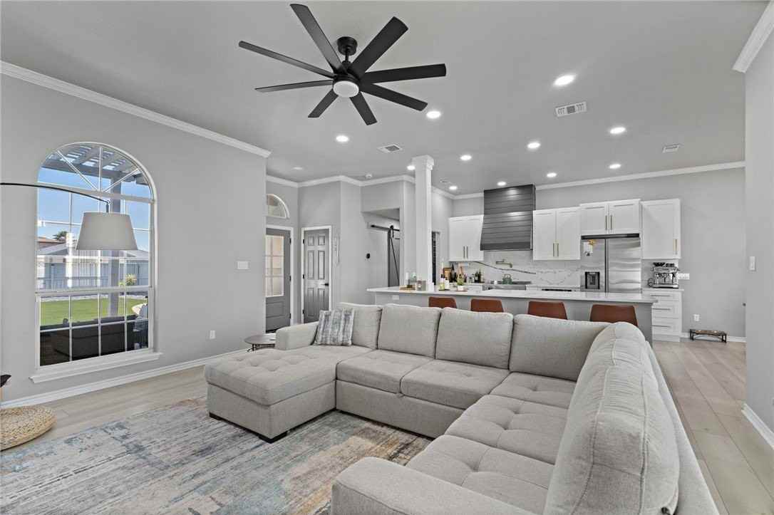 15705 Escapade St - Photo 4 of 19