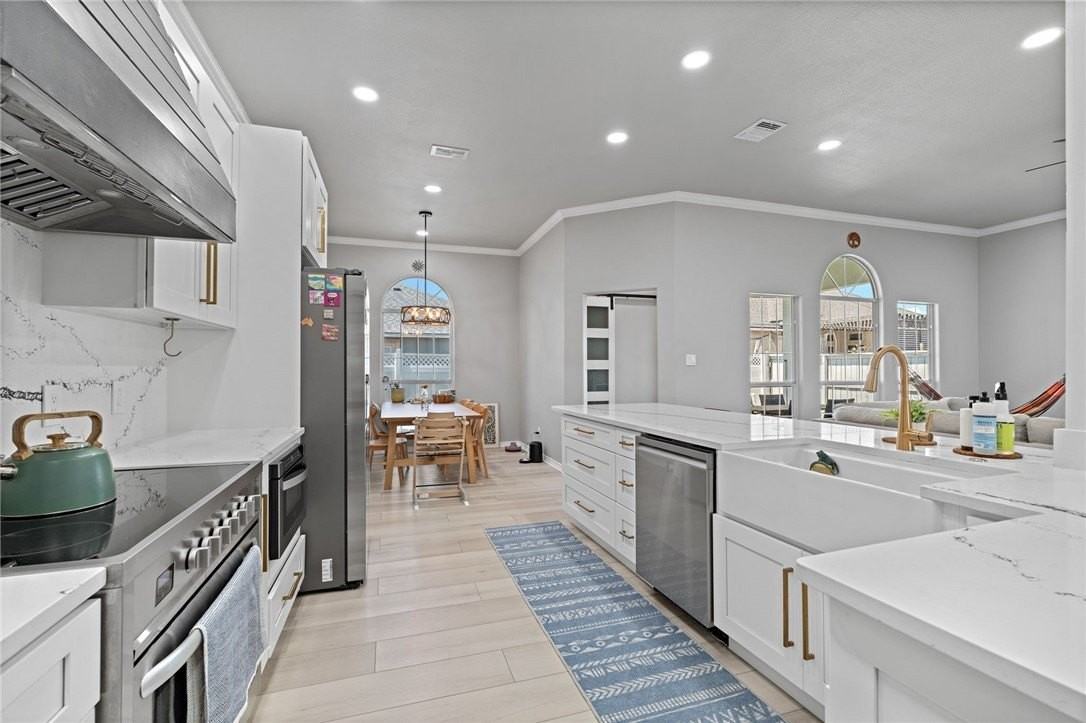 15705 Escapade St - Photo 6 of 19