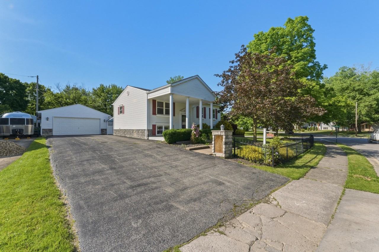 291 Hawthorne Rd - Photo 4 of 29