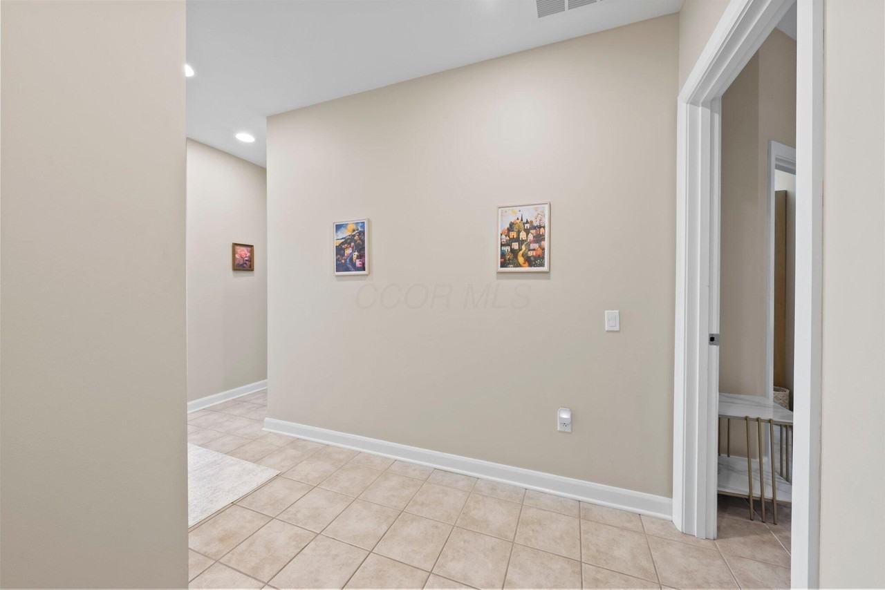 300 W Spring St #404 - Photo 4 of 48