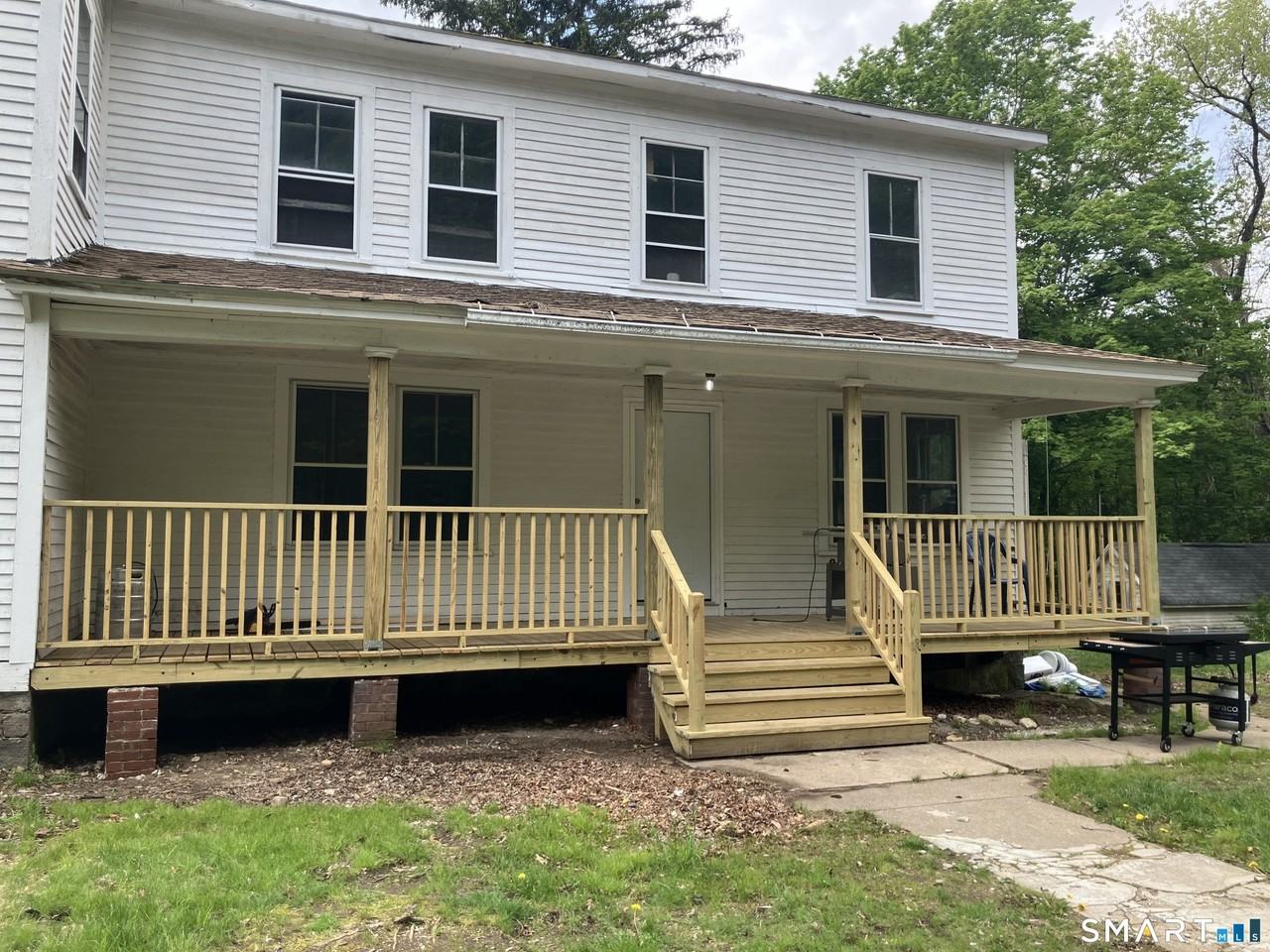 28 Village St - Photo 2 of 8