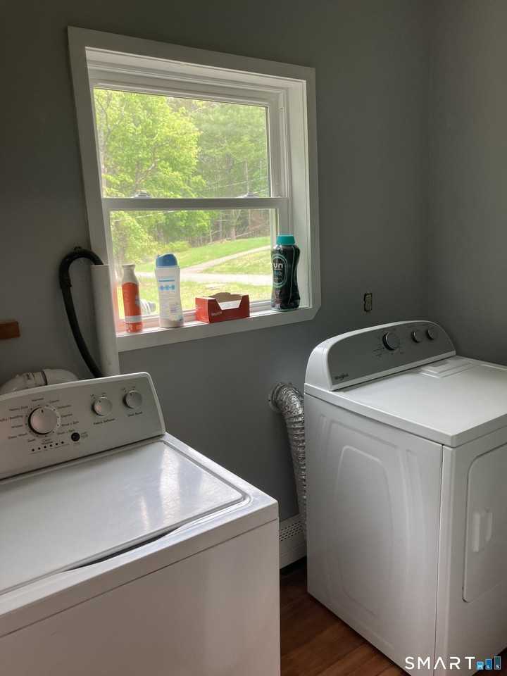 28 Village St - Photo 5 of 8