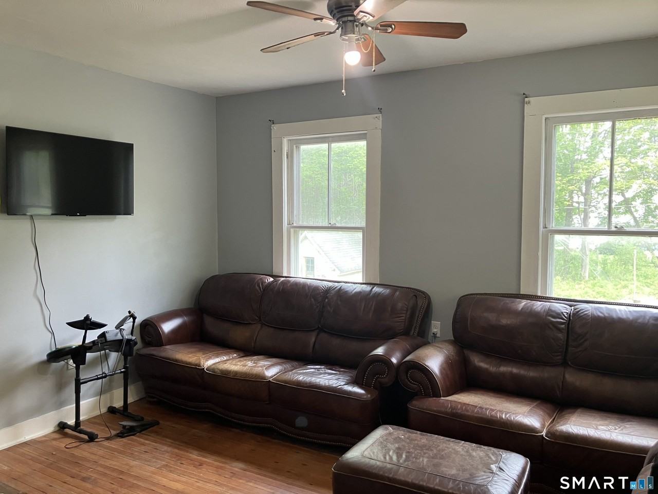 28 Village St - Photo 6 of 8