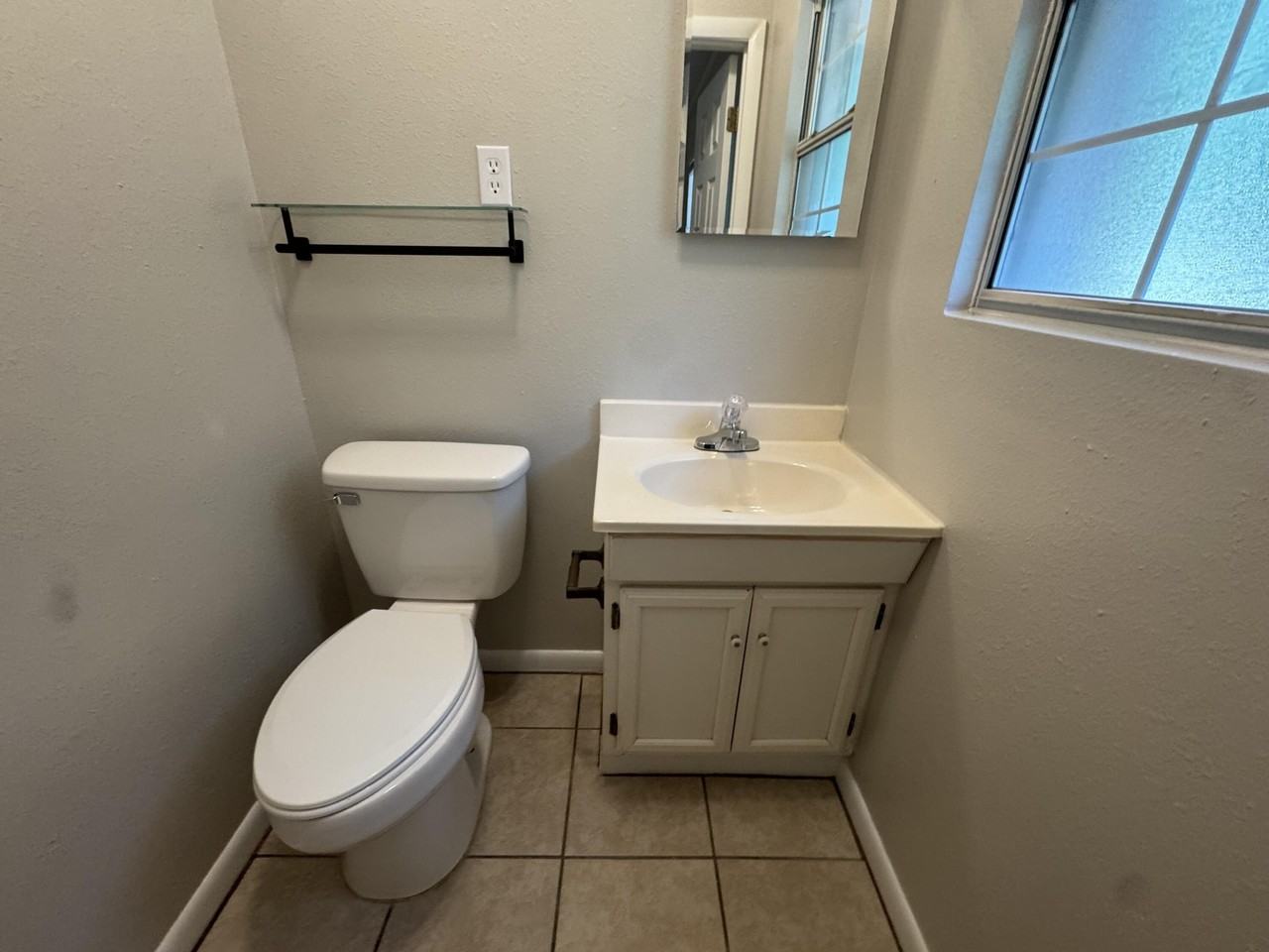 90 Andrews Ave - Photo 5 of 9
