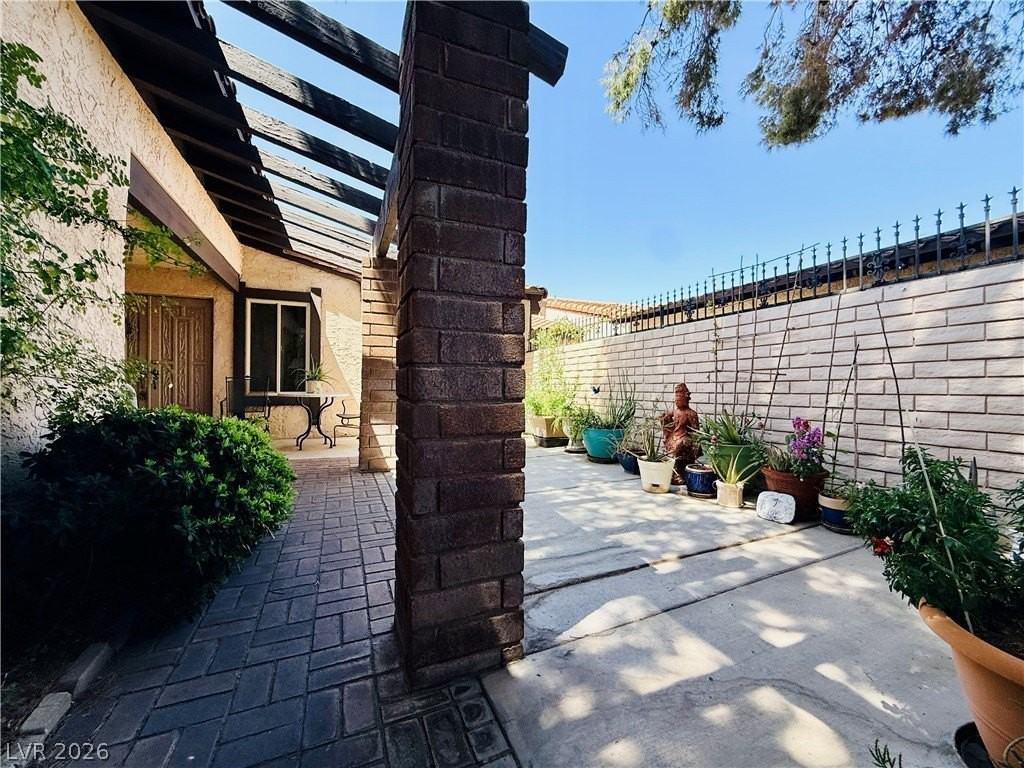2212 Plaza Del Prado - Photo 3 of 46