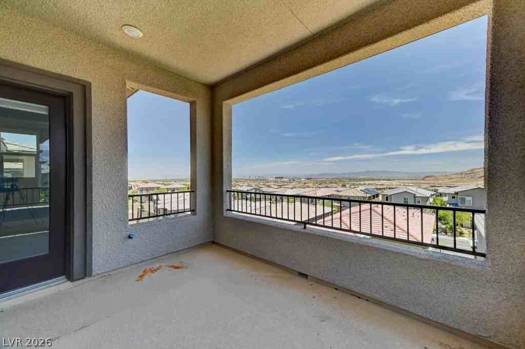 12393 Ferry Glide Ave - Photo 4 of 46