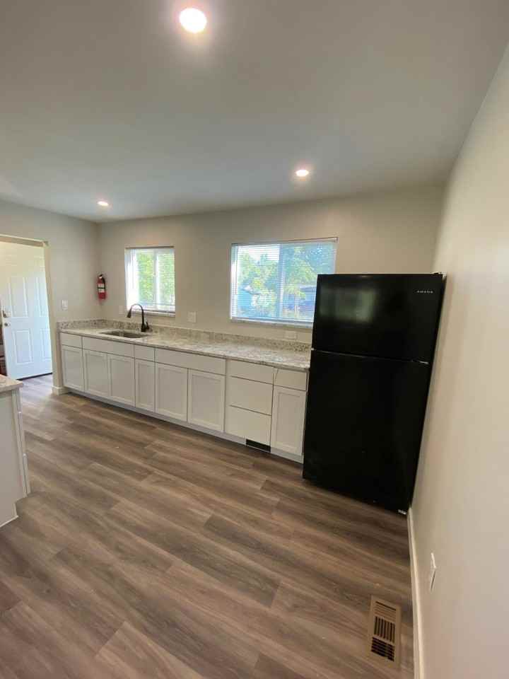 1654 Wiard Blvd - Photo 4 of 15