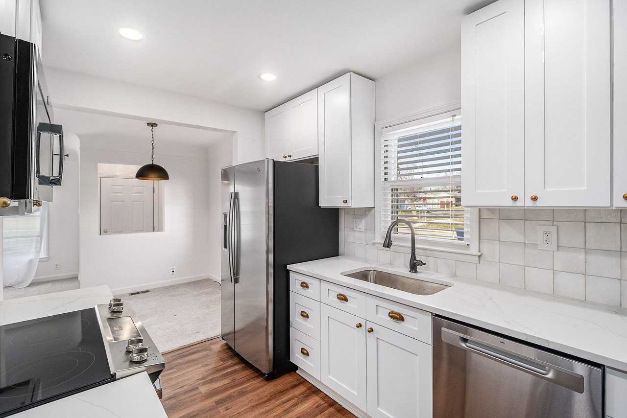 4526 Cooper Ave - Photo 5 of 15