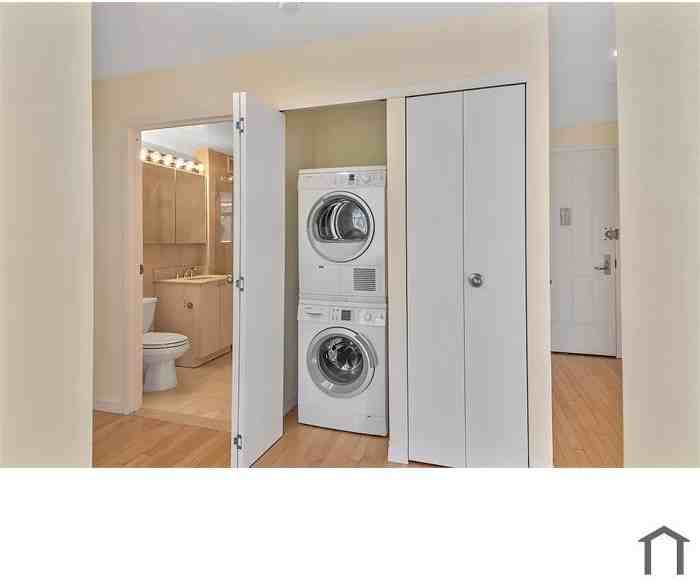 1925 D St Ne - Photo 3 of 4