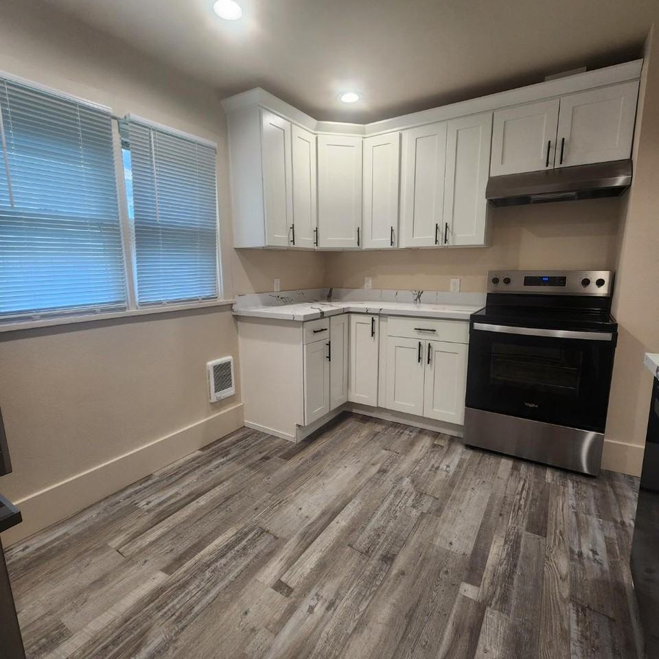 112 Arvon Ave - Photo 3 of 20