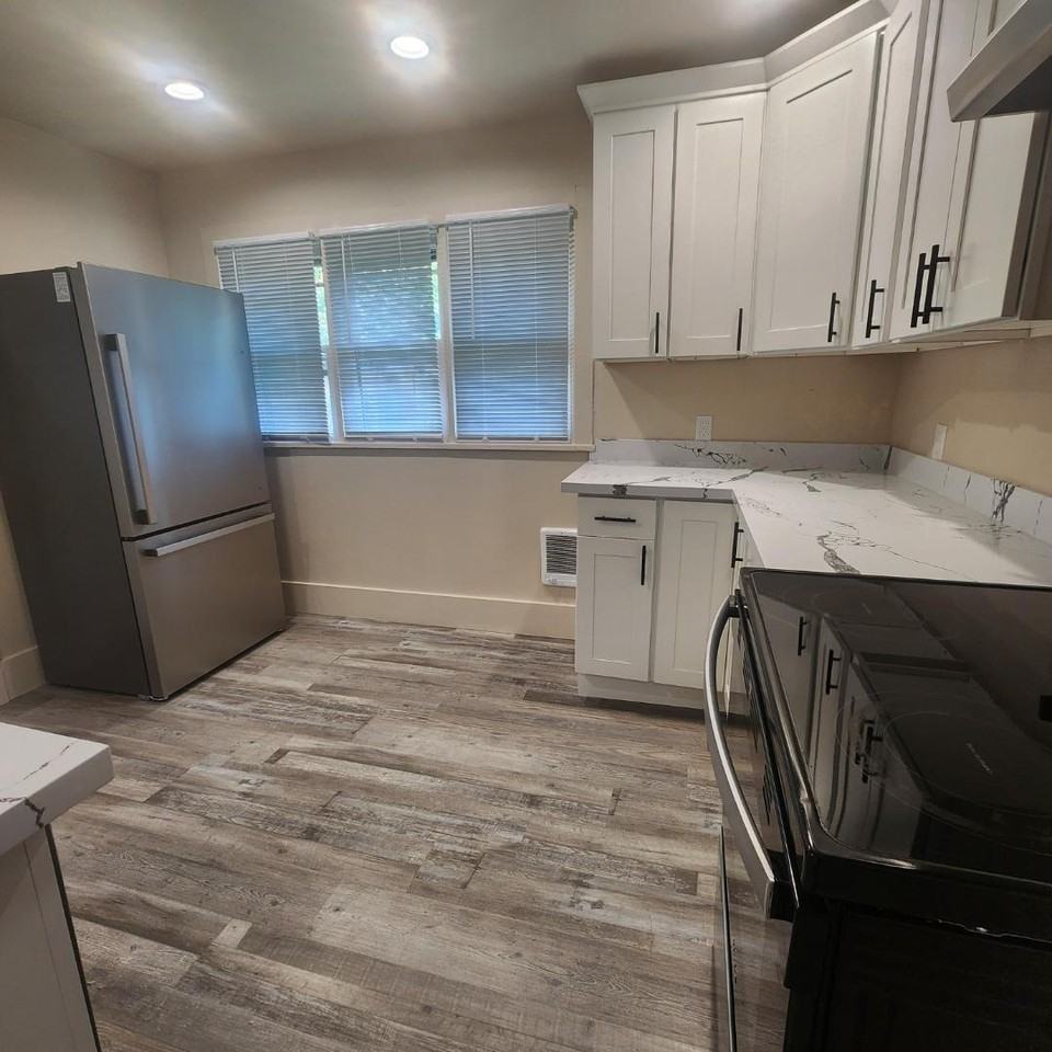 112 Arvon Ave - Photo 4 of 20