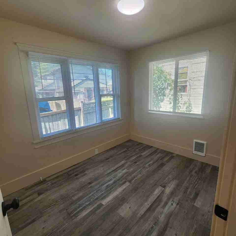 112 Arvon Ave - Photo 6 of 20