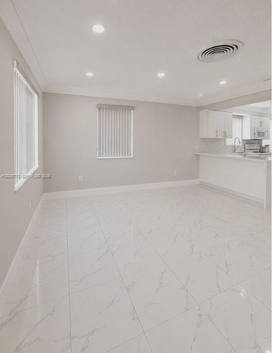 5735 Hayes St - Photo 2 of 13