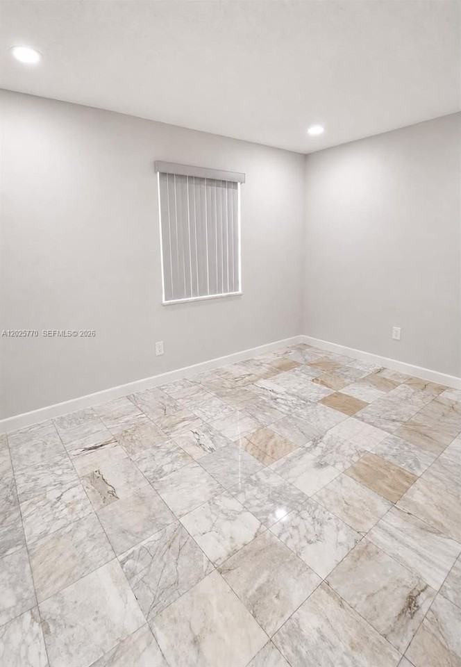 5735 Hayes St - Photo 5 of 13