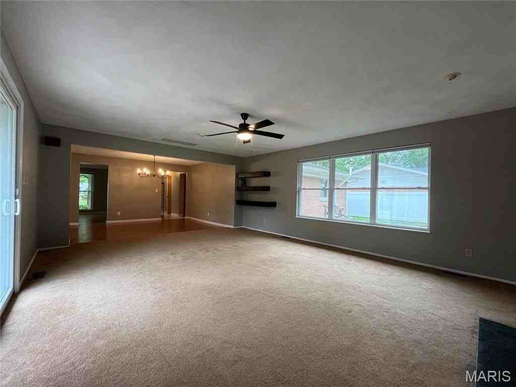 47 Carnation Dr - Photo 7 of 24