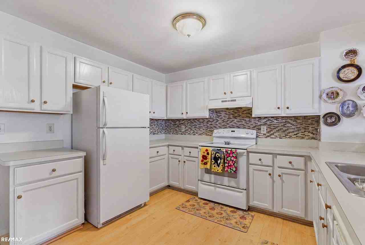 1288 Jay St - Photo 5 of 37