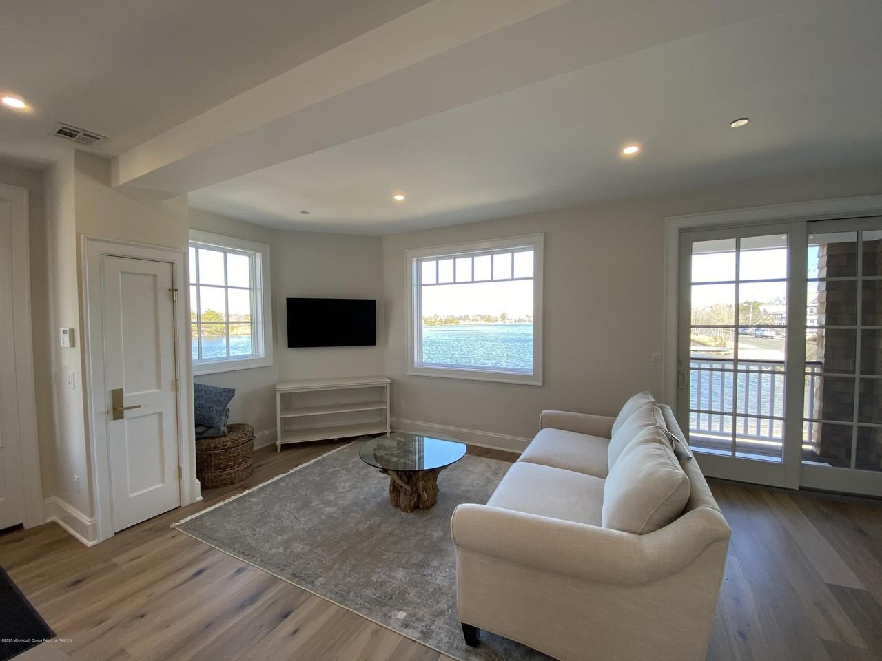 410 Lake Ave - Photo 6 of 24