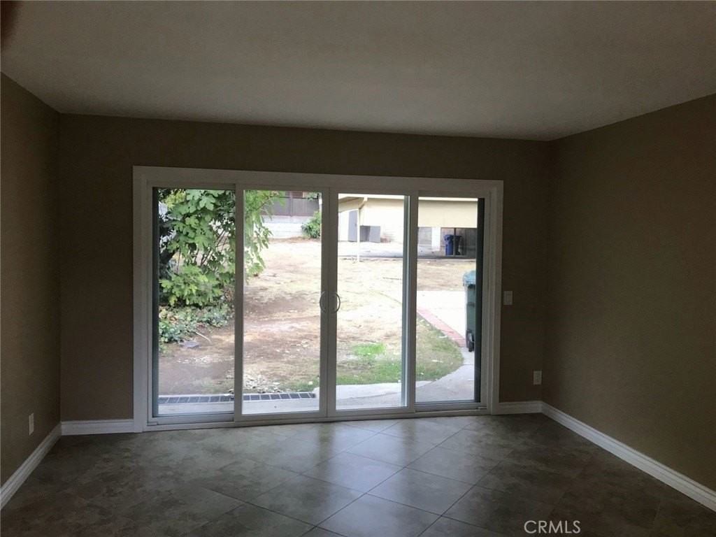 511 Mariposa Ave - Photo 6 of 19