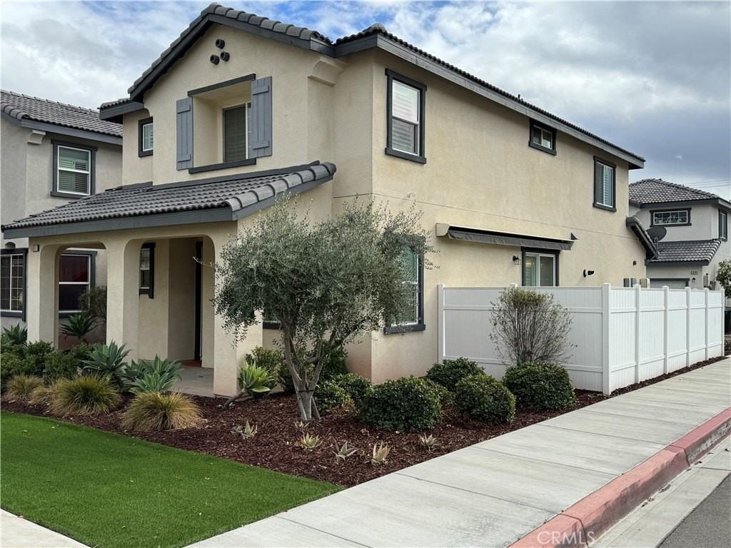 501 Villa Way - Photo 4 of 37
