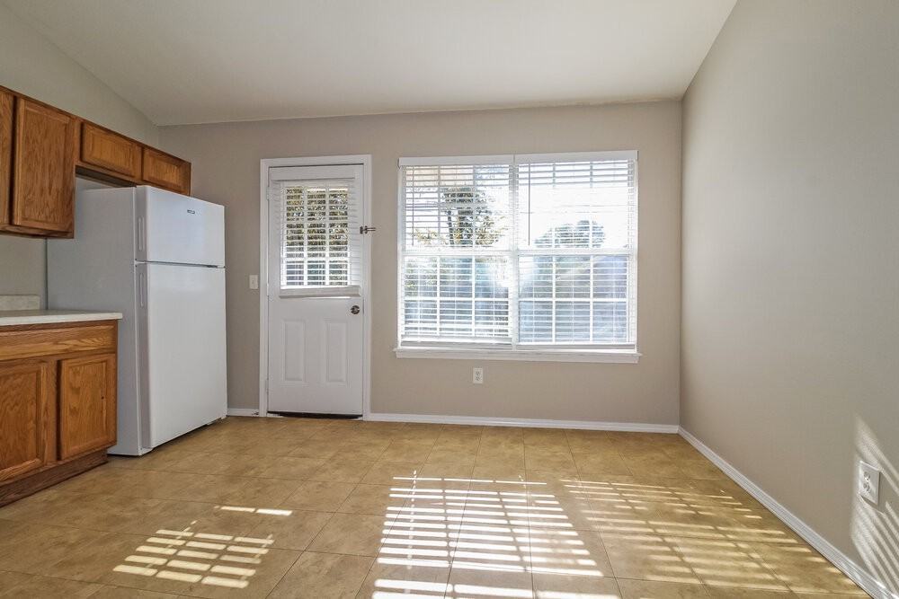 1016 Nw 14th Pl - Photo 5 of 16