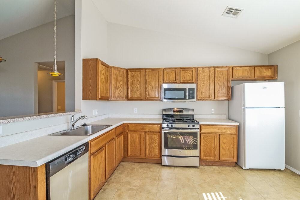 1016 Nw 14th Pl - Photo 6 of 16