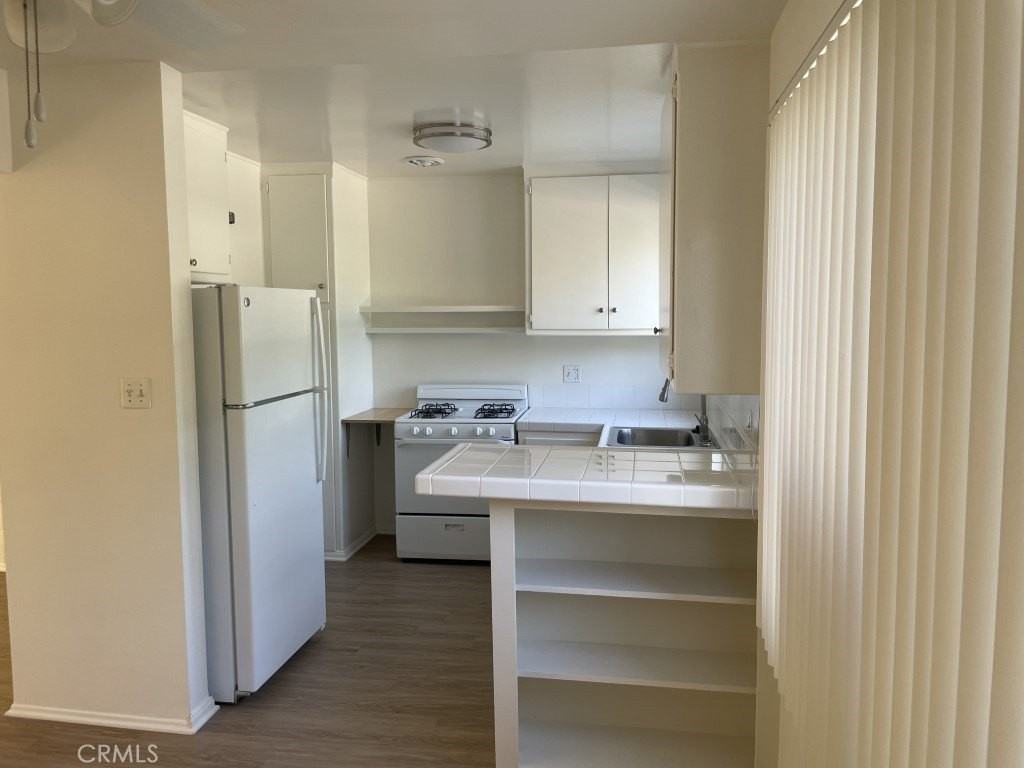 630 San Vicente Blvd #B - Photo 4 of 23