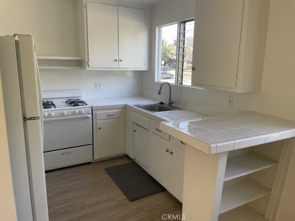 630 San Vicente Blvd #B - Photo 5 of 23