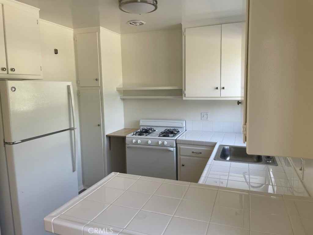 630 San Vicente Blvd #B - Photo 6 of 23