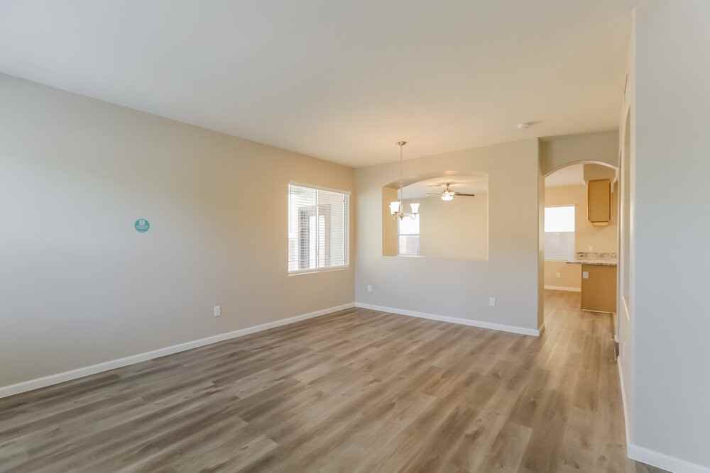 7218 S 39th Dr - Photo 5 of 17