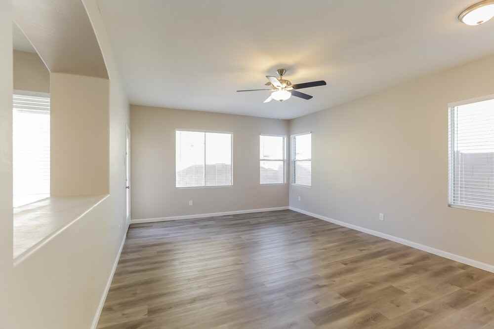 7218 S 39th Dr - Photo 6 of 17