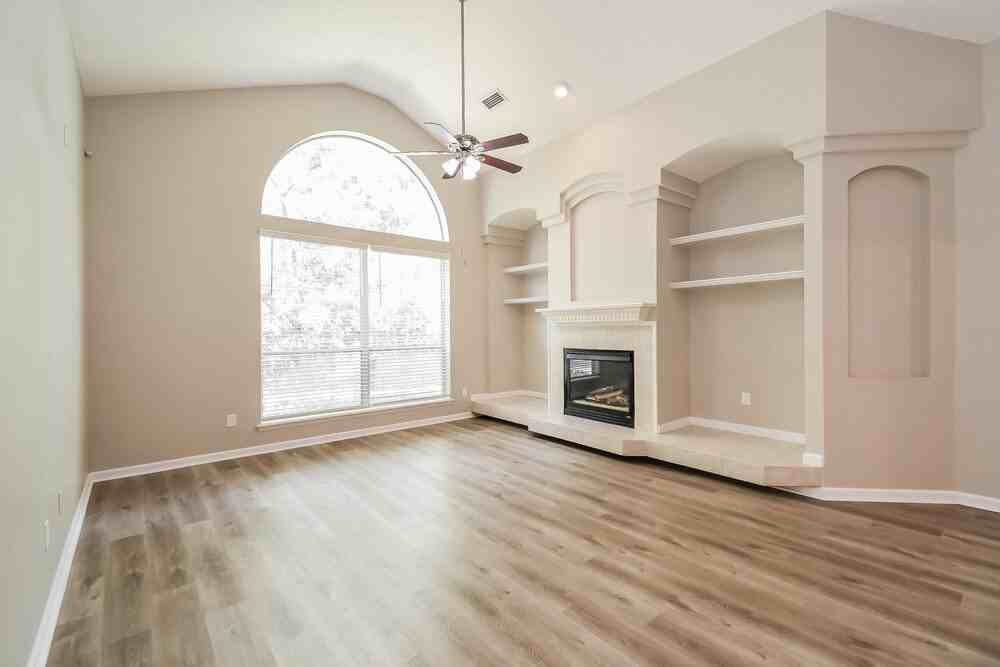 7915 Timberlin Park Blvd - Photo 4 of 16