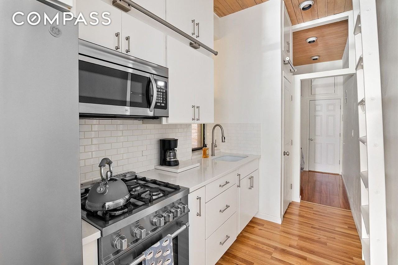 521 E 83rd St #1W - Photo 4 of 8
