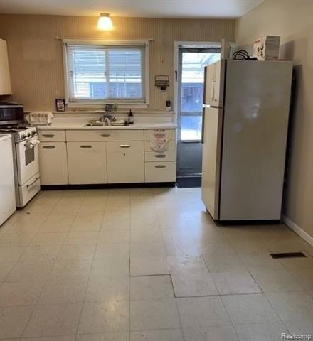4704 Jackson St - Photo 4 of 7