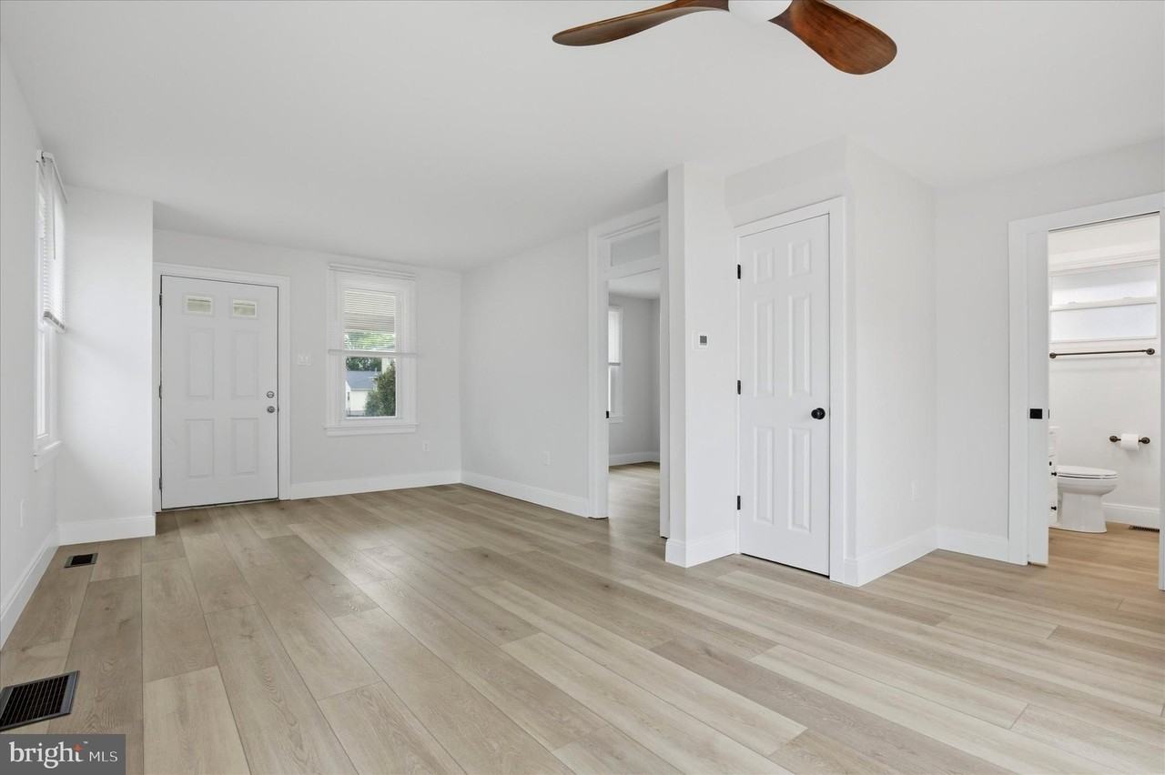125 Warren St - Photo 3 of 15