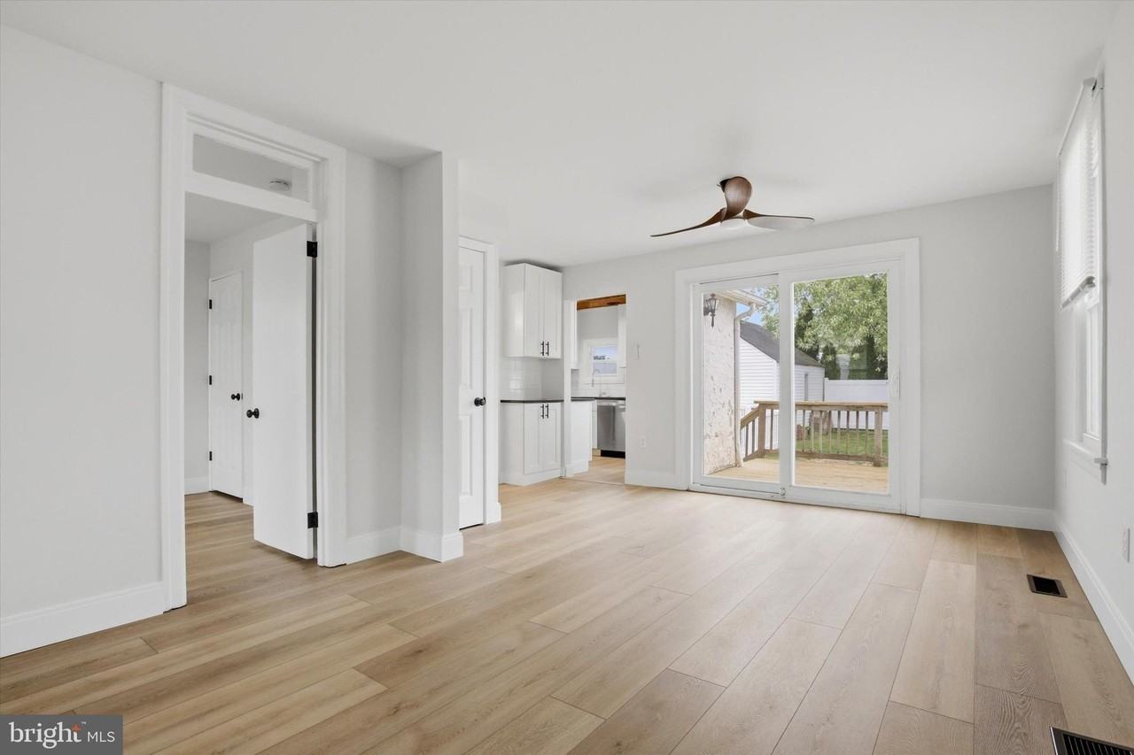 125 Warren St - Photo 4 of 15
