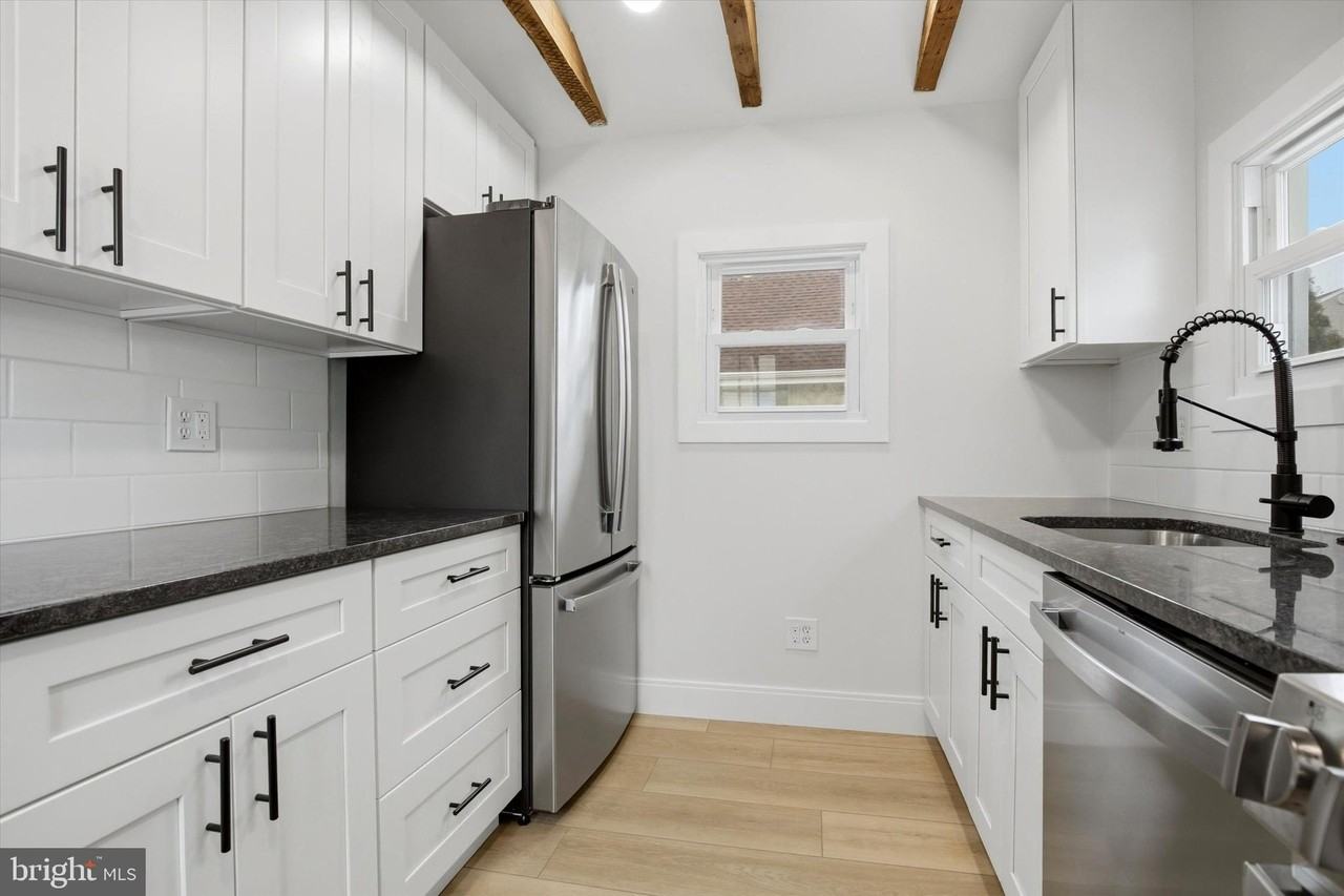 125 Warren St - Photo 5 of 15