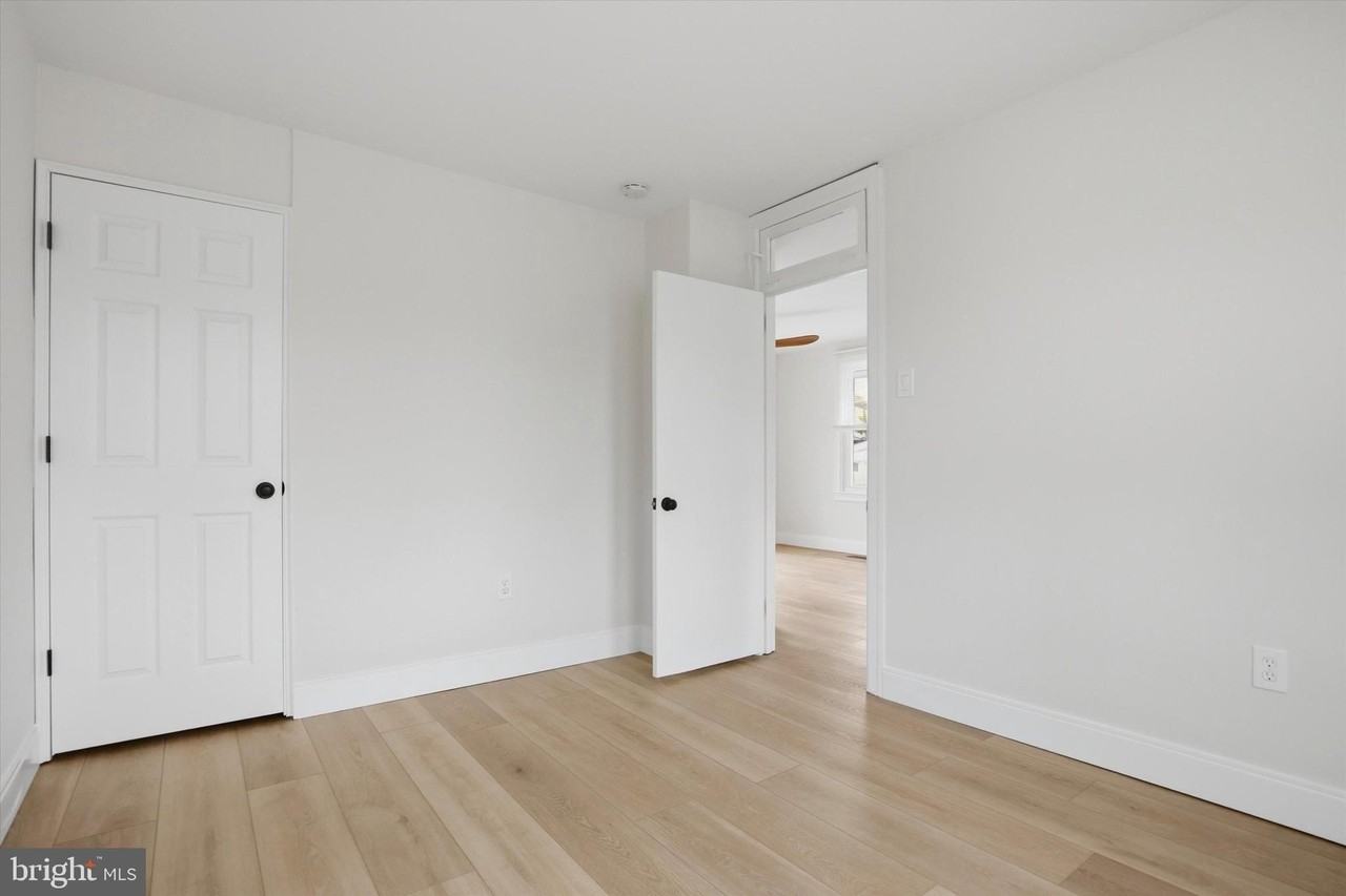 125 Warren St - Photo 7 of 15
